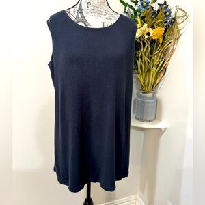 Lands End Relaxed Black Minimalist Sleeveless Tank Top size Medium